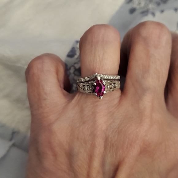 Ruby/diamond wedding ring set - Picture 6 of 11